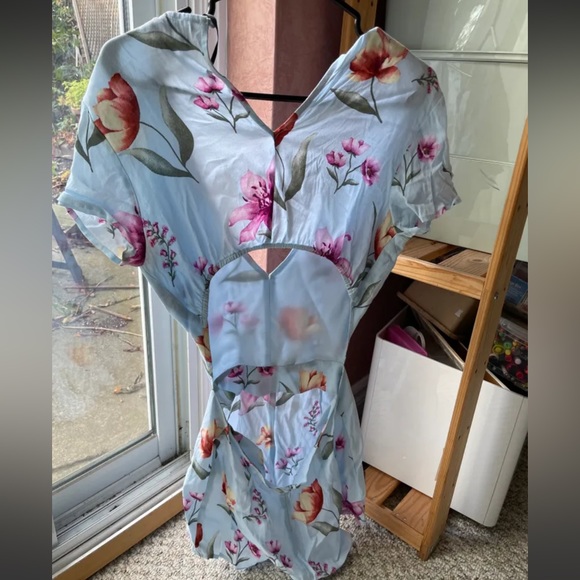 ⚡️2/$20 Women’s floral short sleeve romper - Picture 3 of 5